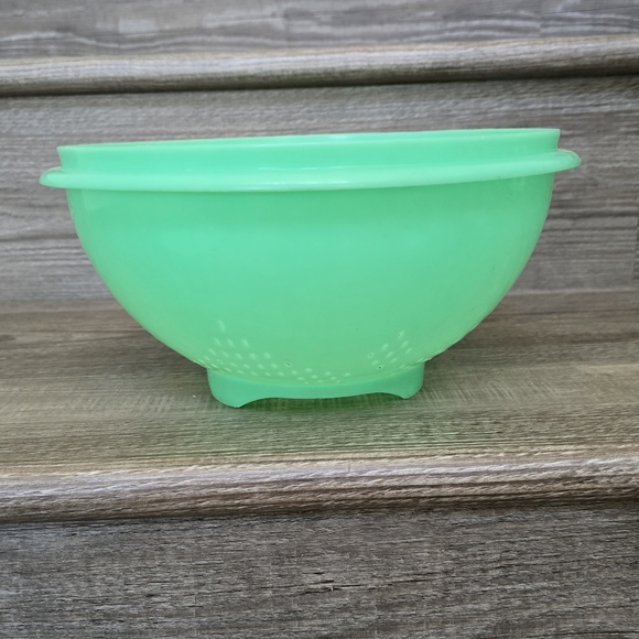 Vintage Jadeite Tupperware Strainer/Colander - - Picture 2 of 5